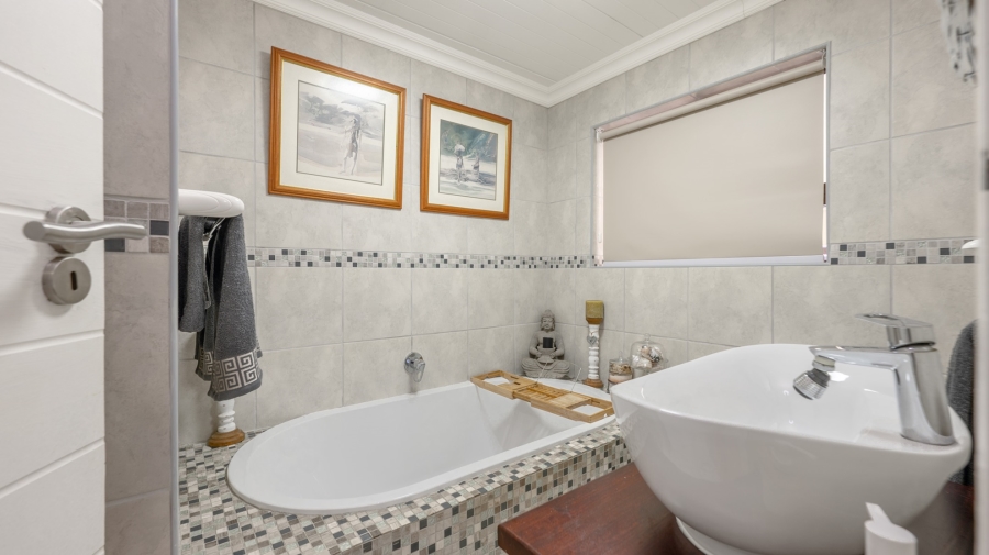 4 Bedroom Property for Sale in Suiderstrand Western Cape